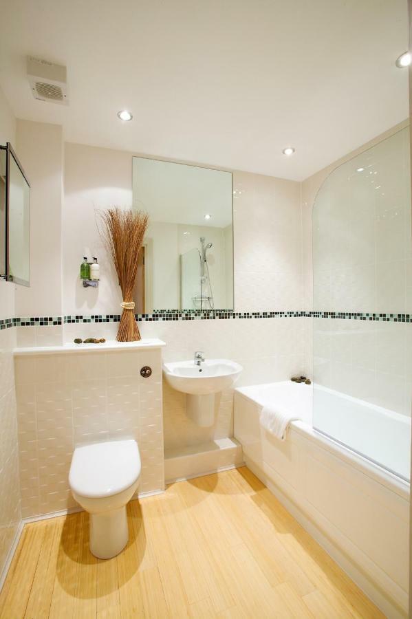 2 Bed 2 Bath At Pelican Hse In Newbury - Free Secure, Allocated Parking Εξωτερικό φωτογραφία